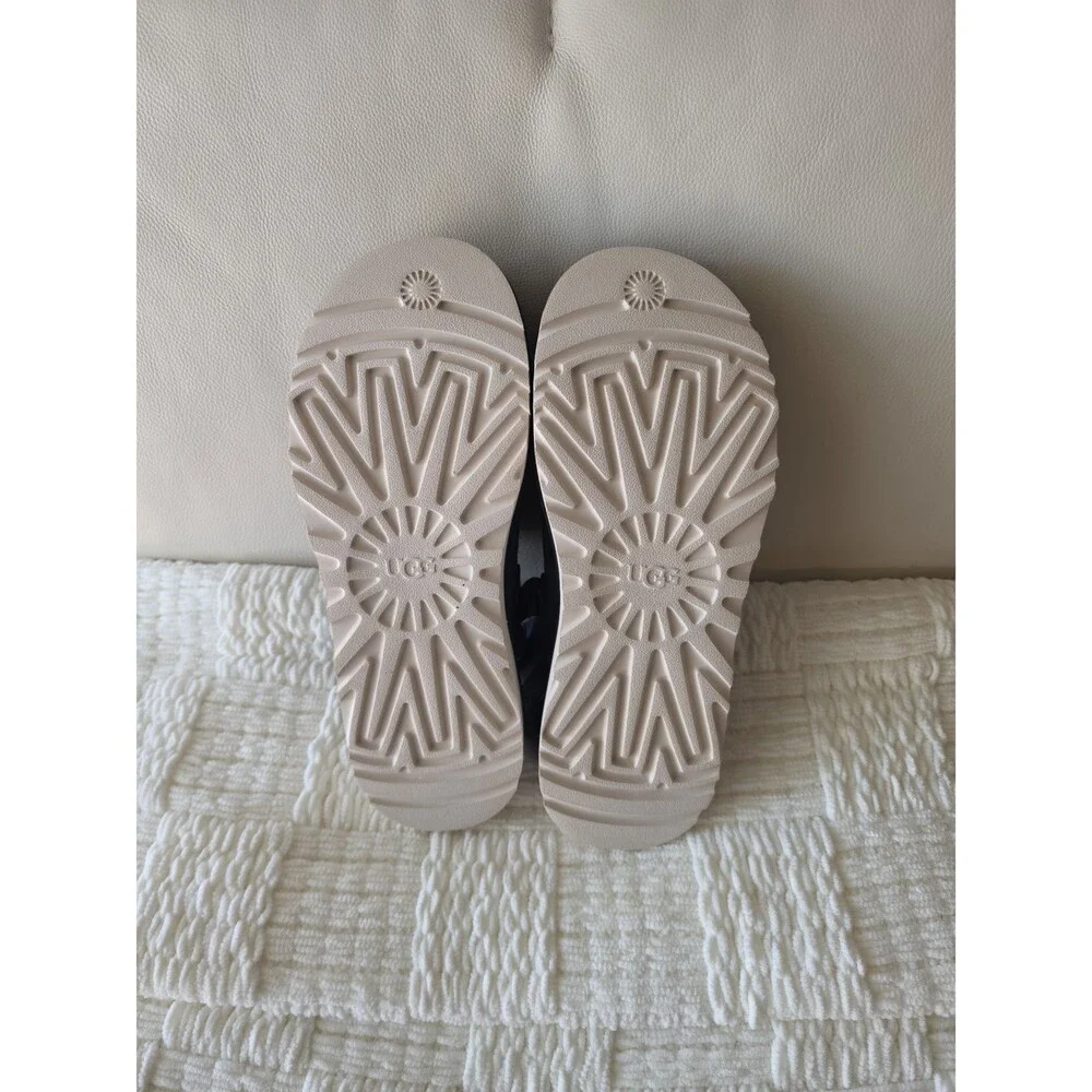 UGG goldencoast water